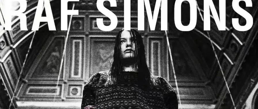 “全球最受尊敬的男裝设计师之一”的Raf Simons 暂别青年文化的主题，这一次带来了品牌更为成熟与优雅的一面！