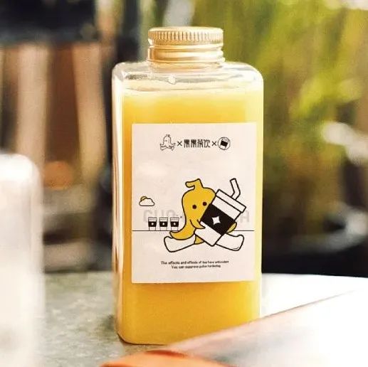 以香蕉为原料的果饮店设计，真·小黄人？！