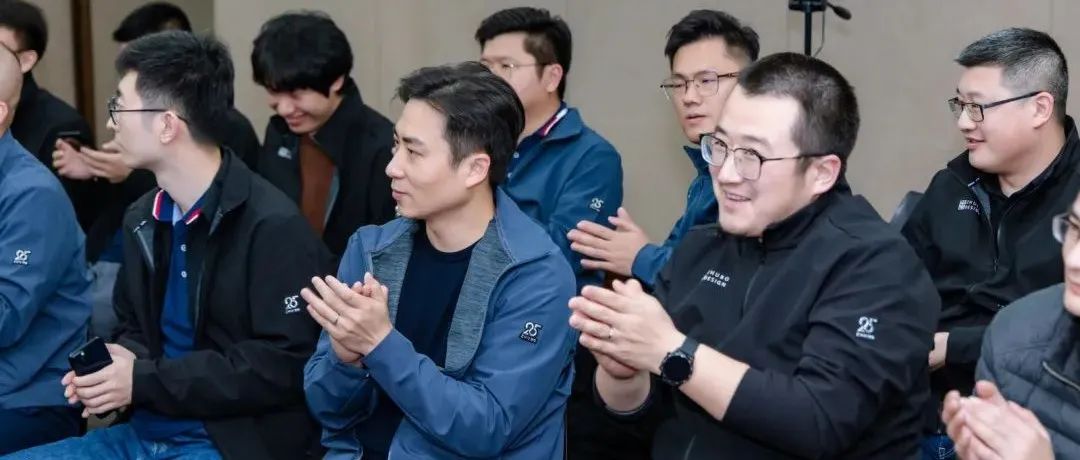 建筑总监班首个“大结局”：难割难舍同学情