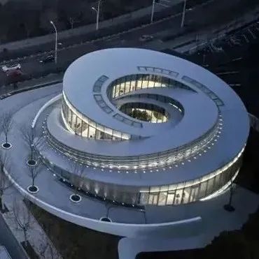 以水为灵感：仁恒太仓时代天镜艺术展示中心