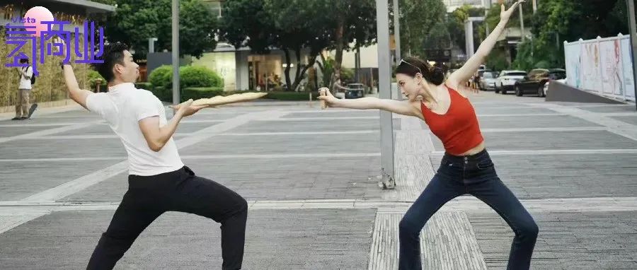 赛博周刊 ｜ “电翰版”听妈妈的话、躲闪摇，以及过了20岁就不要穿得像个孩子