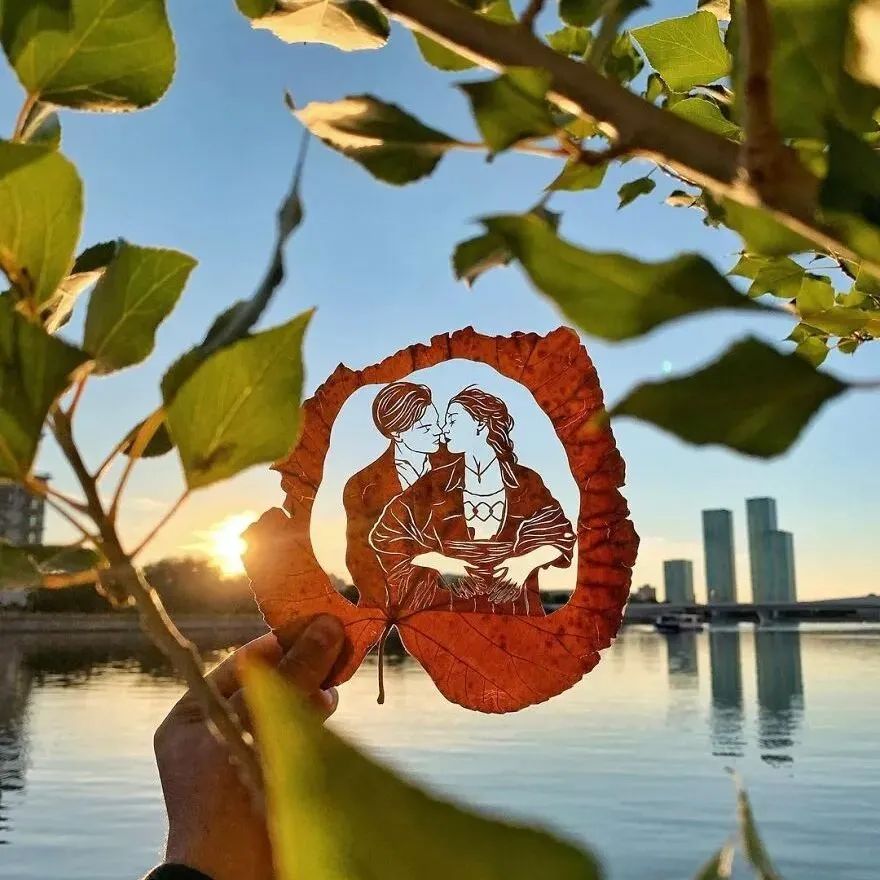 你一定想不到，枯败的落叶也能变成艺术品，他做到了