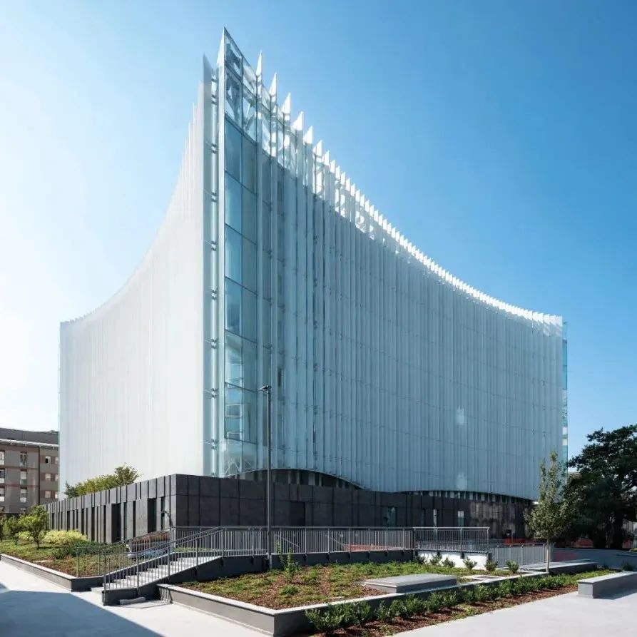 “会吸霾的医院”：米兰圣拉斐尔医院新外科和急救中心/MC A建筑事务所