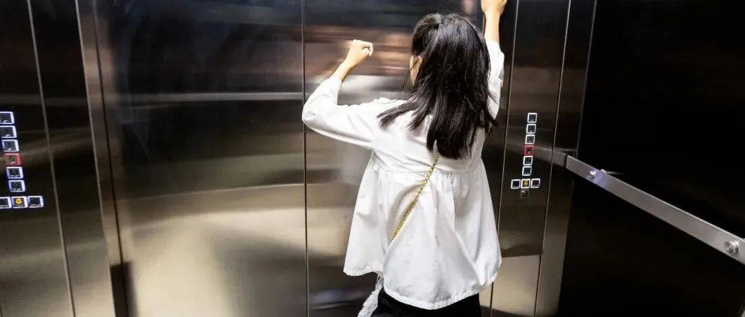 电梯里的这些行为，都是在作死