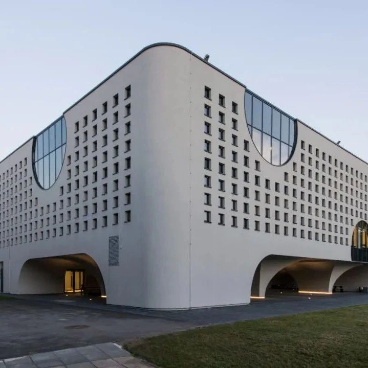 优雅立面：大学医学院设计