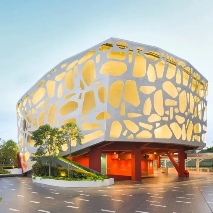 EQUITONE 纤维水泥板可代替铝，成为建筑的第二层外墙立面