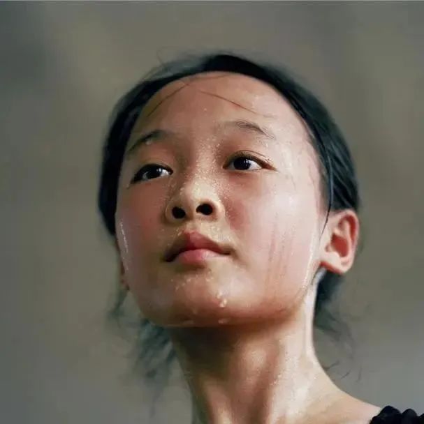 老照片：历史照片，80年代初中国儿童的日常生活
