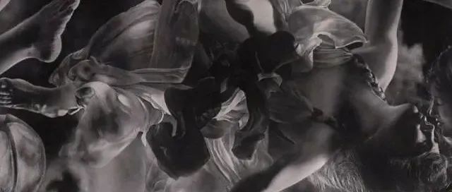历时2年半，用掉1.1亿根木炭条，他凭一幅素描画直接封神