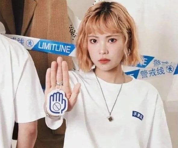 迷惑：自我矛盾卖衣服？