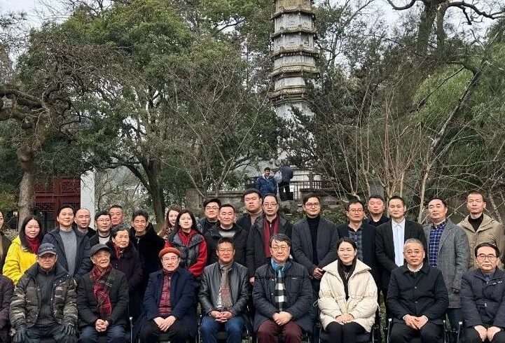 桐乡籍西泠印社社员暨青桐印社社员书法篆刻作品展在杭州开幕