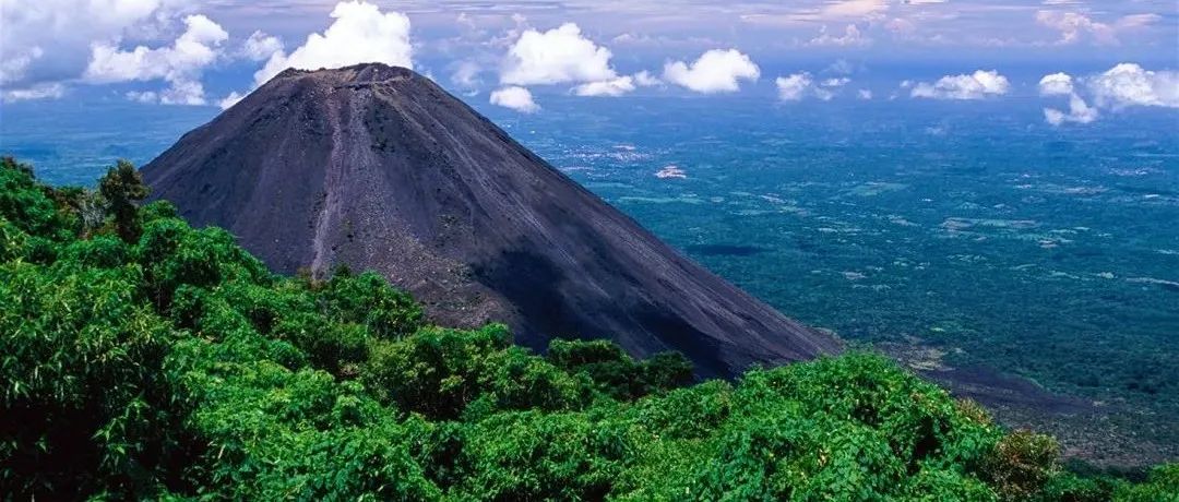 火山旁首个“比特币”城市