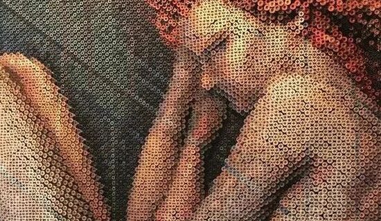 “硬核”肖像画，由20000颗螺丝钉打造，3个成年男子都搬不动