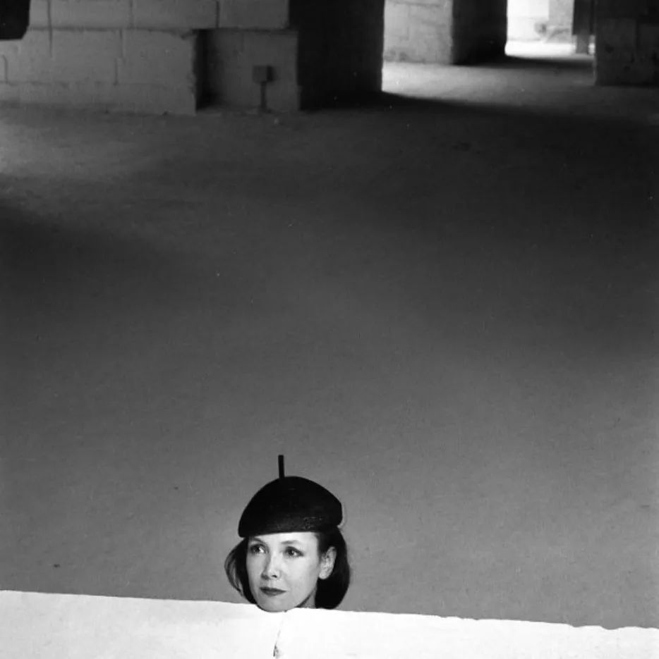 与布列松并驾齐驱的摄影大师 Robert Doisneau 镜头里的浪漫巴黎