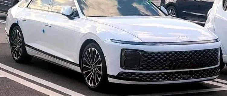 全新现代雅尊海外街拍！—— 对标凯迪拉克CT5