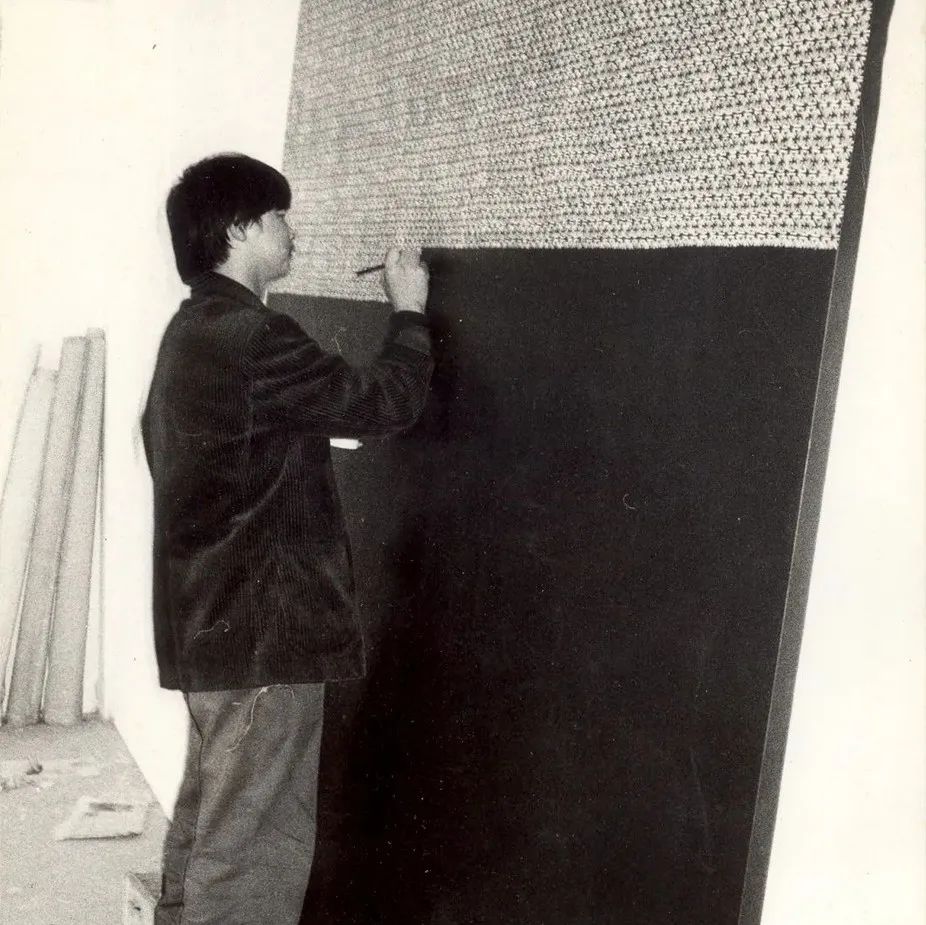 姝宁艺评|丁乙：“十”字以及变体的“X”是他作品的主要视觉符号