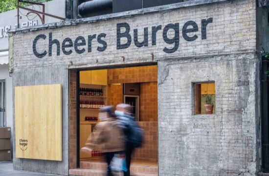 坐在马路边上吃汉堡，上海 Cheers Burger / 彦文建筑