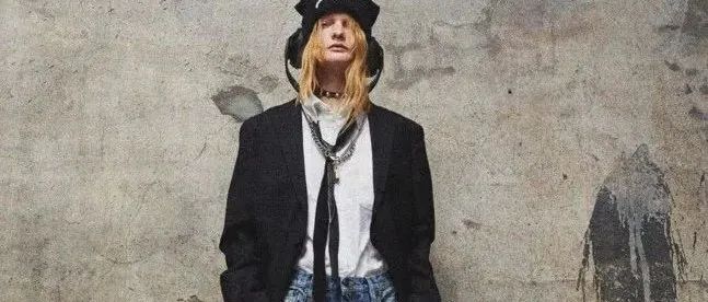 明星达人追捧的热门街拍品牌R13推出的全新【2022 早秋系列】被评为品牌近期最好的系列之一