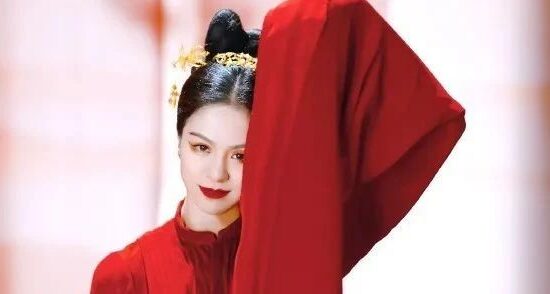 开年王炸，霸屏热搜！春晚背后的故事，真实的想哭！