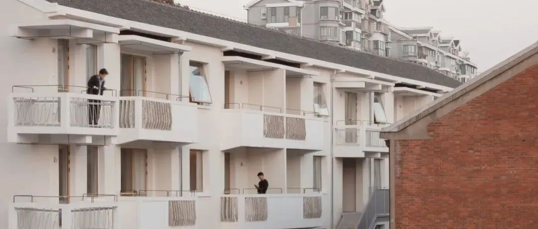 实在建筑借鉴南京传统私家民宅，在这间新酒店中融入了老式居民楼的建筑特色