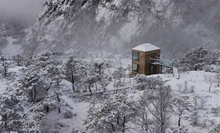 “我们不在世界中心，却可以站在山峰‘边缘’审视这个世界”/Snøhetta又一网红新作