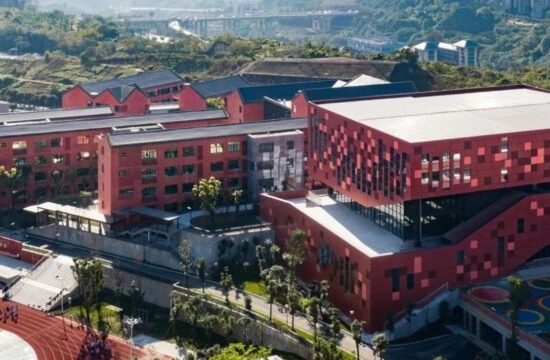 重庆·石子山中小学综合体设计 / 十拓建筑