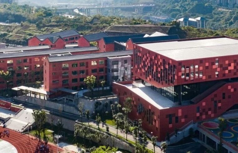重庆·石子山中小学综合体设计 / 十拓建筑