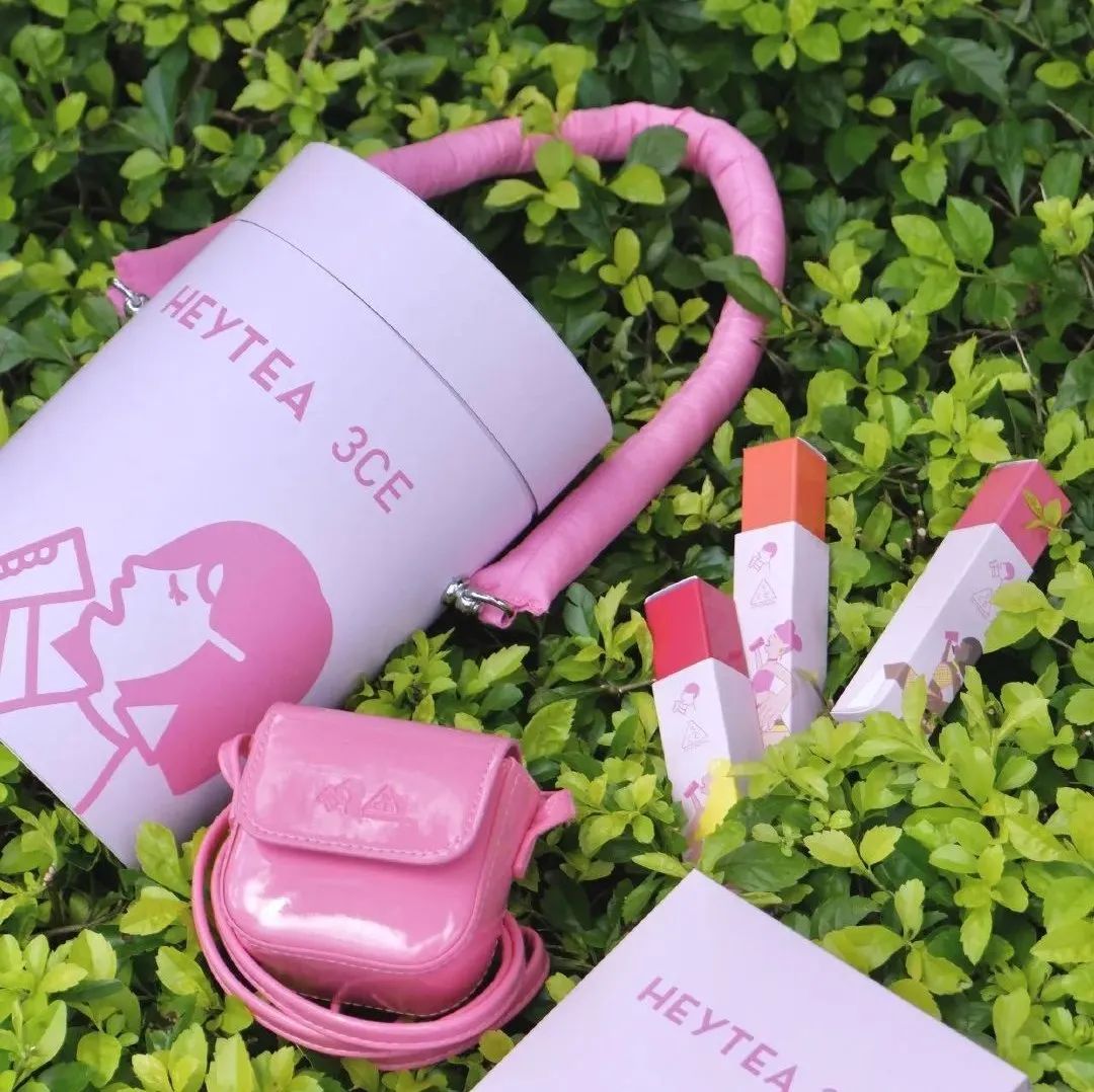 喜茶联名3CE推出夏日主题新品，浅试下女团风！