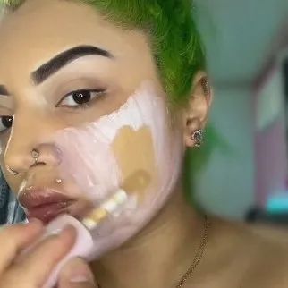 TikTok正在流行用“痤疮药物”当妆前乳