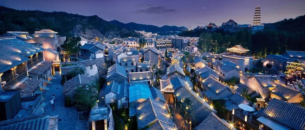 长城脚下栾世生,北方乌镇赛江南——古北水镇VS迪比尔旅游小镇