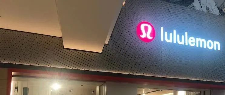 “裸感裤”“腰精裤”，看“平平无奇”瑜伽裤如何撑起千亿市值