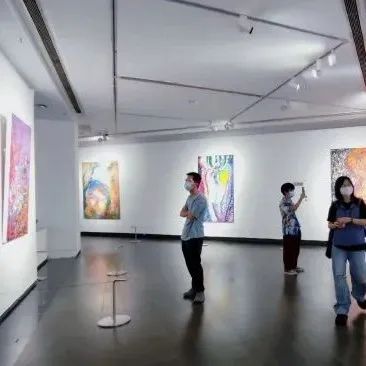 广东美术馆双展齐开：“拓荒者”胡根天&强光浩“灵性的脚步”