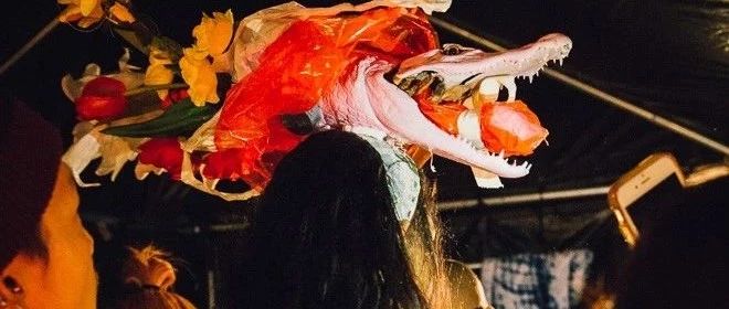 惊悚、怪诞、离奇，又透露着一股反差萌，它的每场秀仿佛都在还原恐怖片现场！
