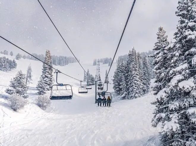 你住的滑雪酒店只提供暖气？
