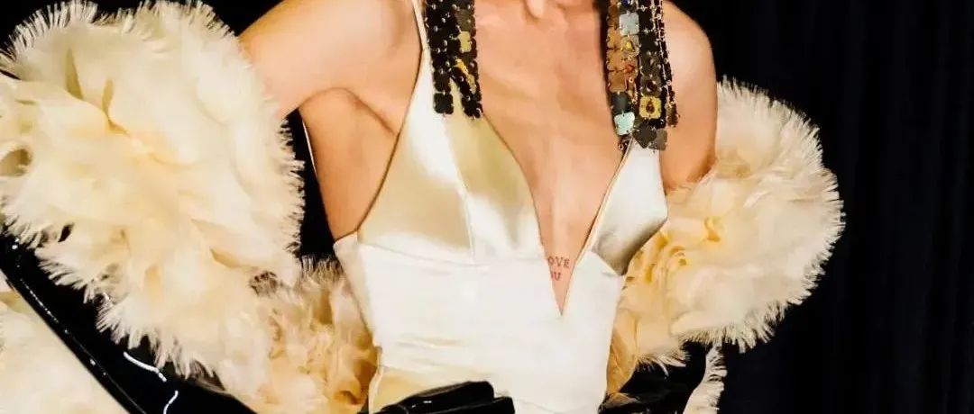 「爱」在像希腊神庙般的好莱坞汇聚，Gucci的百年纪念秀让人们重温一幕幕经典