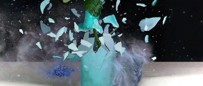 他是画照片的高手，还原度一百分，花瓶破碎的瞬间震撼极了