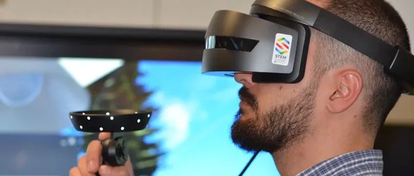 营收缩水 255 亿元后，昔日苹果供应链巨头瞄准元宇宙（VR/AR）