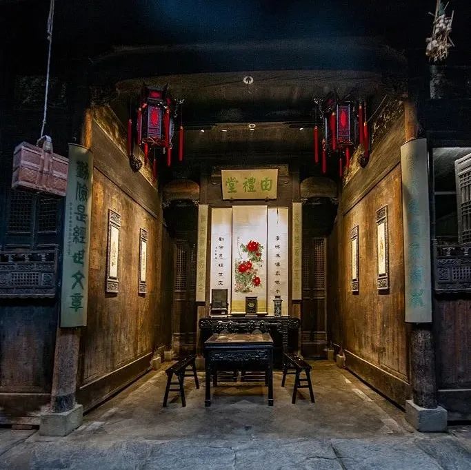 古人房屋，讲究坐北朝南。