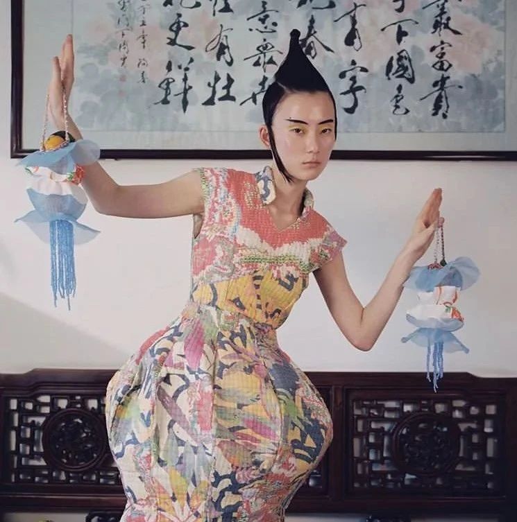 从钰记银楼到巴黎中国城，圣马丁新锐设计师Yueqi Qi用复古演绎中式美学