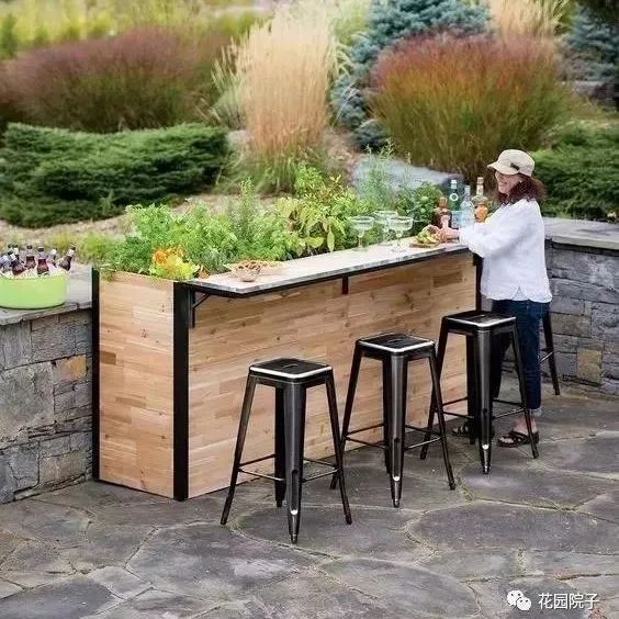 为什么院子里要有个吧台?