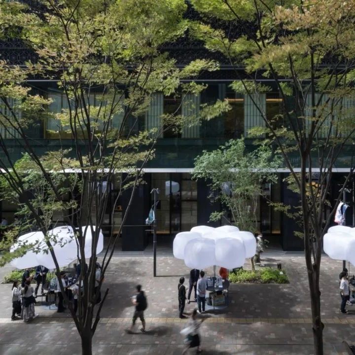 漂浮的“米粒” ，日本街头艺术装置 / OKDO