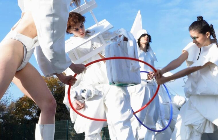 最会“玩“的2022中央圣马丁White Show重磅来袭！大一新生首秀，在时尚中找到第六感，一场天马行空的狂欢派对