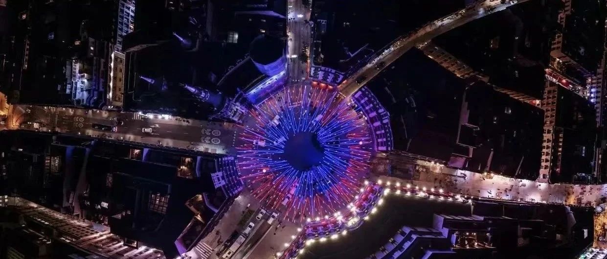 点亮城市上空的灯光艺术装置
