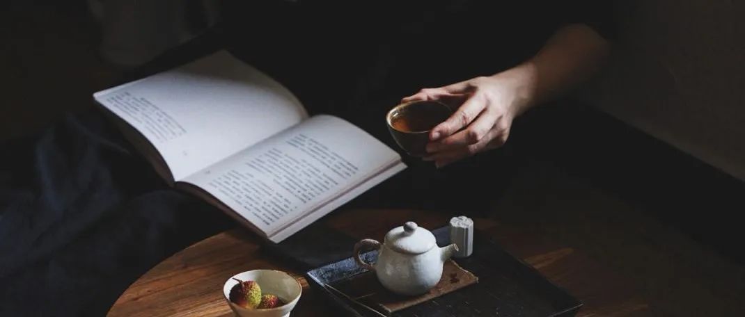 世界读书日 | 书房闲读，净化心灵。