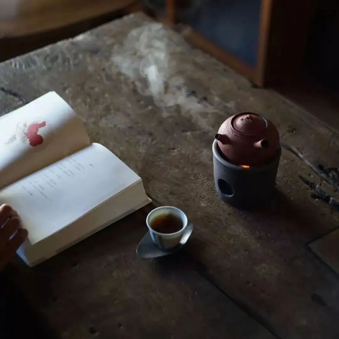 茶汤清和，如人清白。