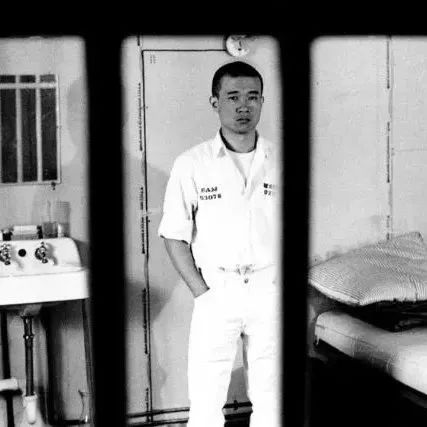 楚寻欢论艺|他把“隔离”做成艺术