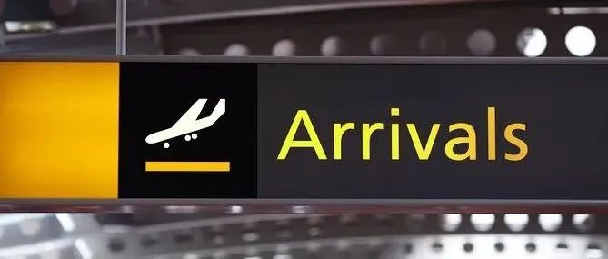 在机场：离开和到达，远行和归来