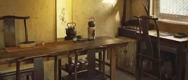 躲进小楼成一统