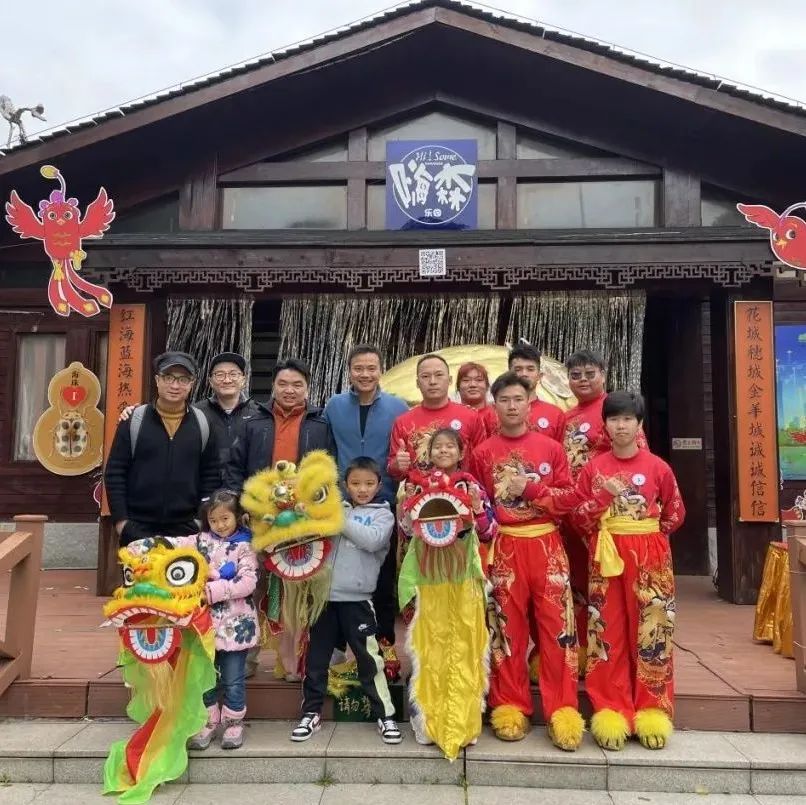 醒狮“迎财神”闹新春！广州街坊畅玩海珠湖