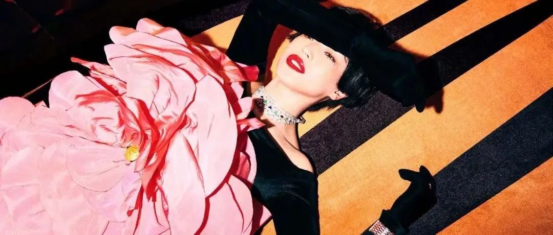 壬寅虎年最应景的趋势是什么？时尚版“与虎谋皮”，动物纹的轮回没想到竟然跟着十二生肖走！！