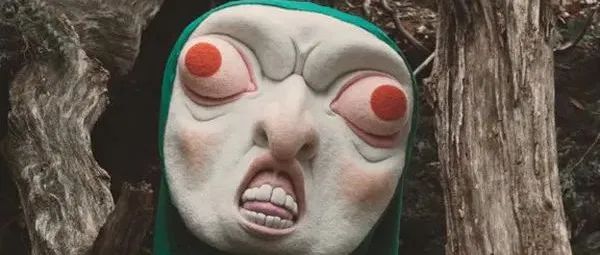 毛毡下的诡异童话